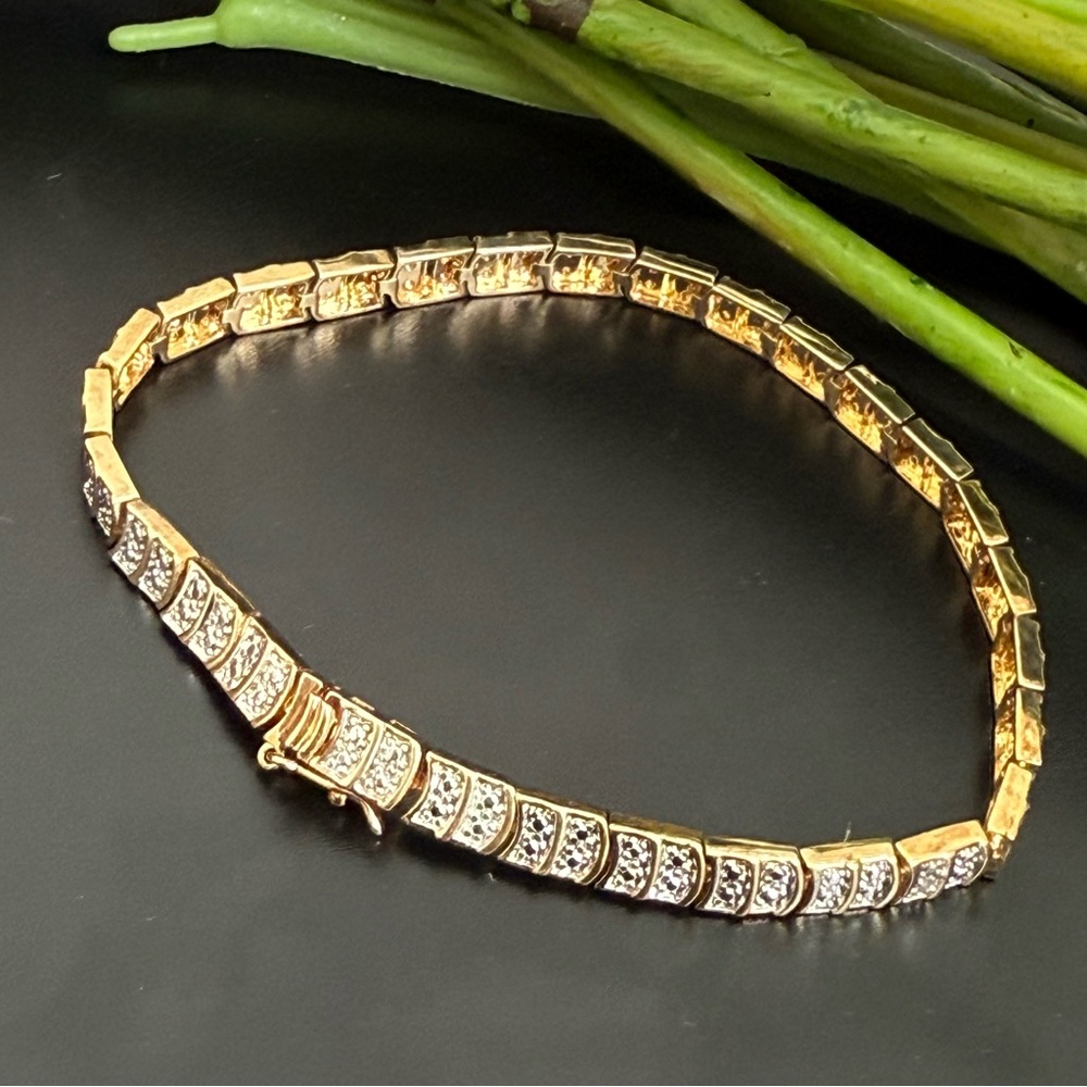 Vintage Signed M Gold-tone Diamond Illusion NO Stone 8 1/2” Tennis Bracelet 13g.